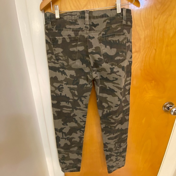 Camouflage Ripped Jeans - Picture 2 of 3